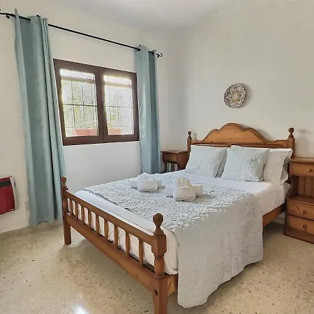 Community Pool House And Sea View نيرخا